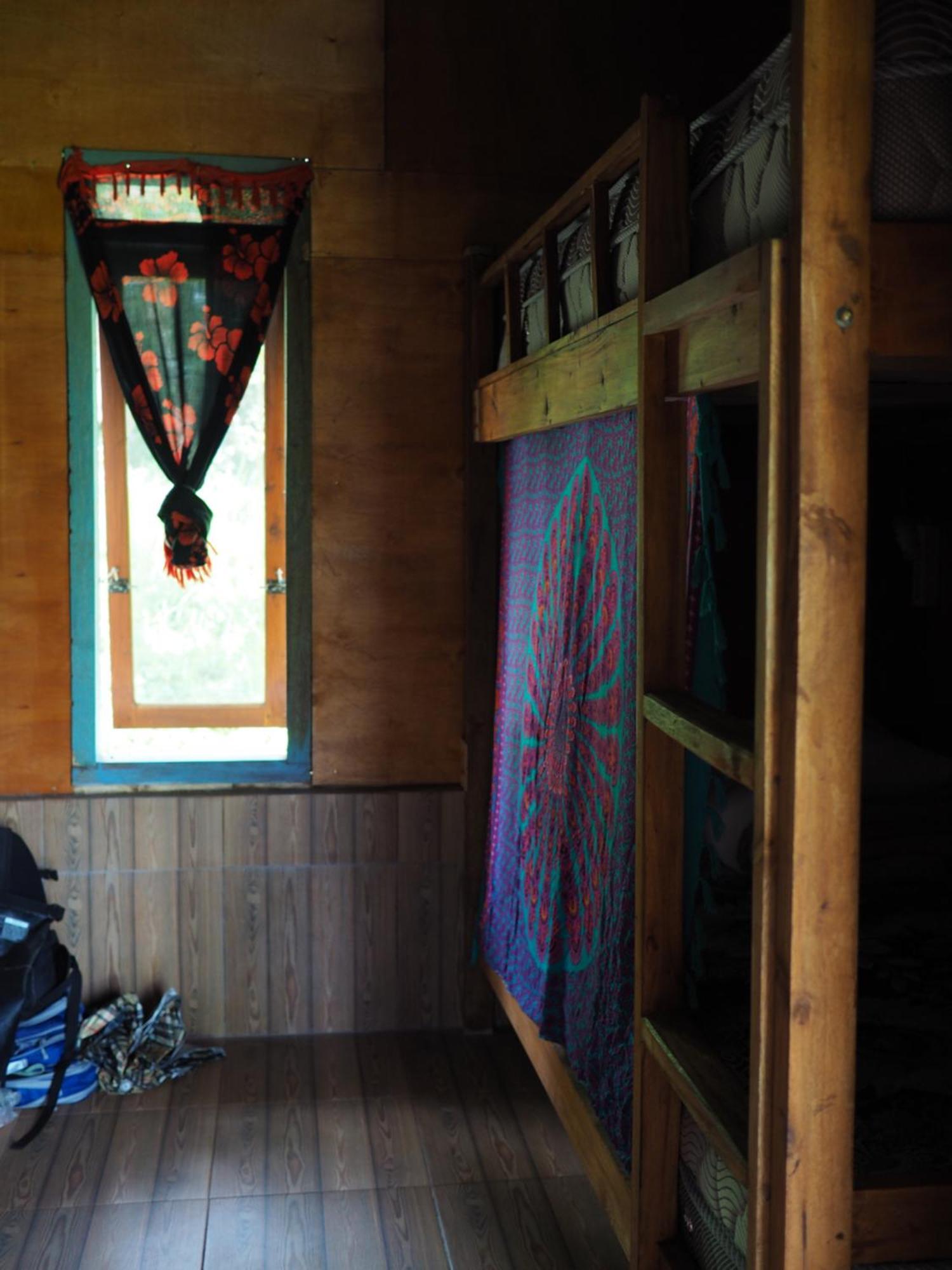 Tetebatu Hostel Rum bild