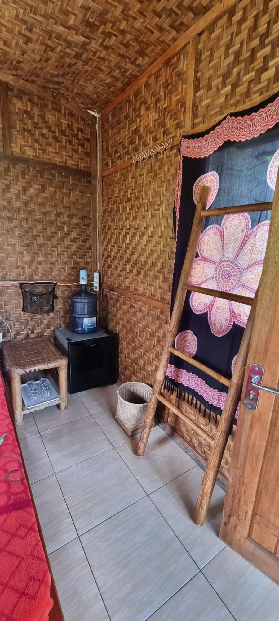Tetebatu Hostel Rum bild